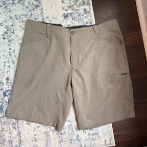 ZeroXposur Men's Khaki Hybrid Utility Shorts